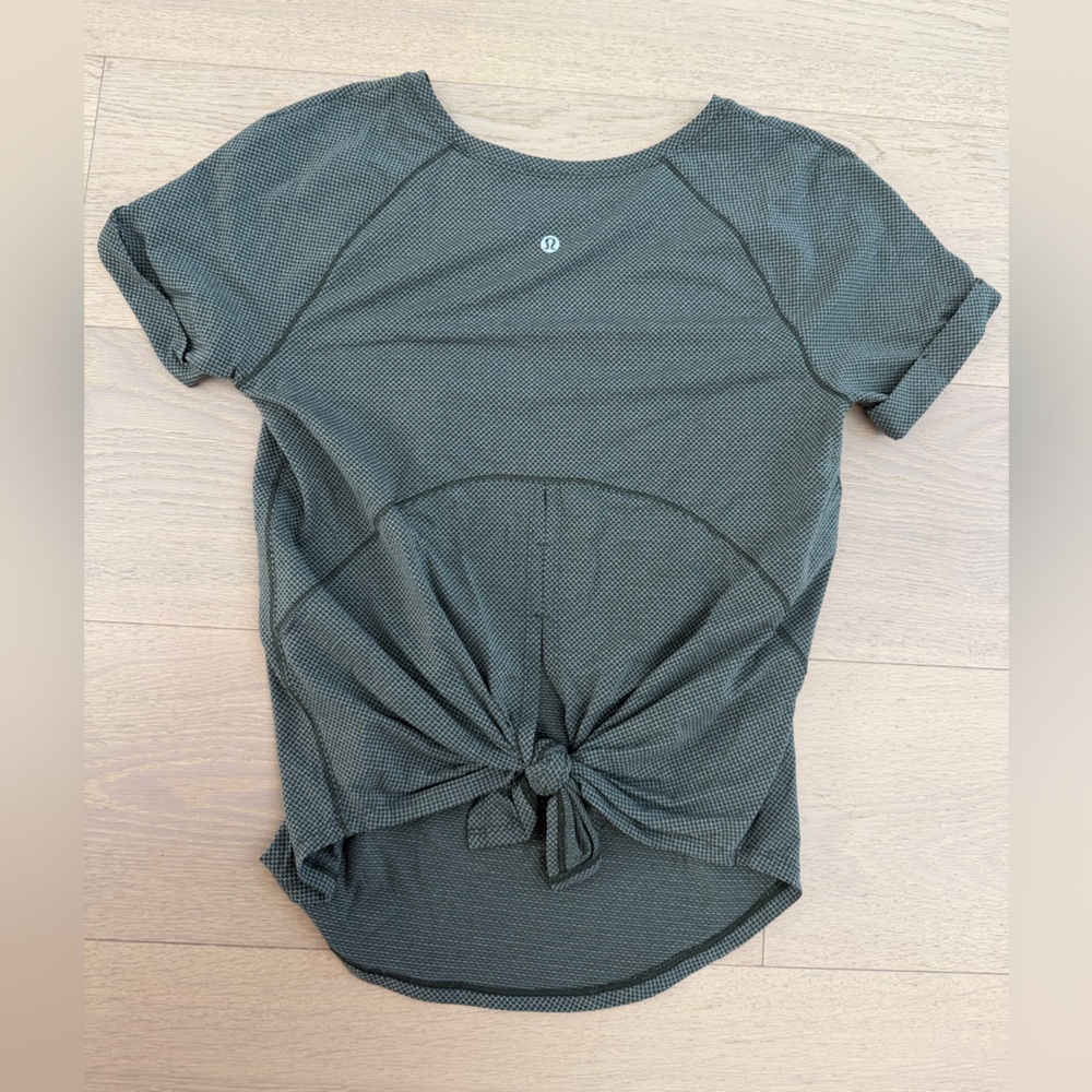 Lululemon Open Up Tie Back Tee- Heathered Camo Green / Camo Green (size 4) - Picture 4 of 4